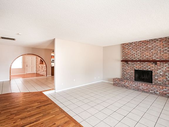 4th image of 5049 W Christy Dr