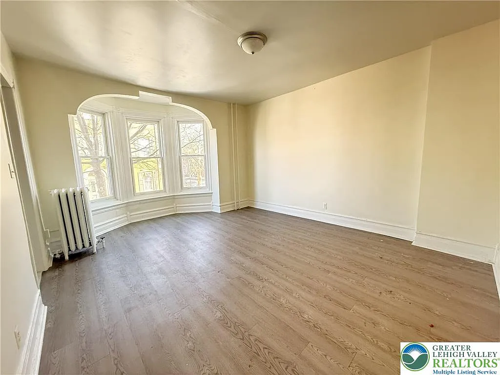 Building Photo - 204 N 9th St #2