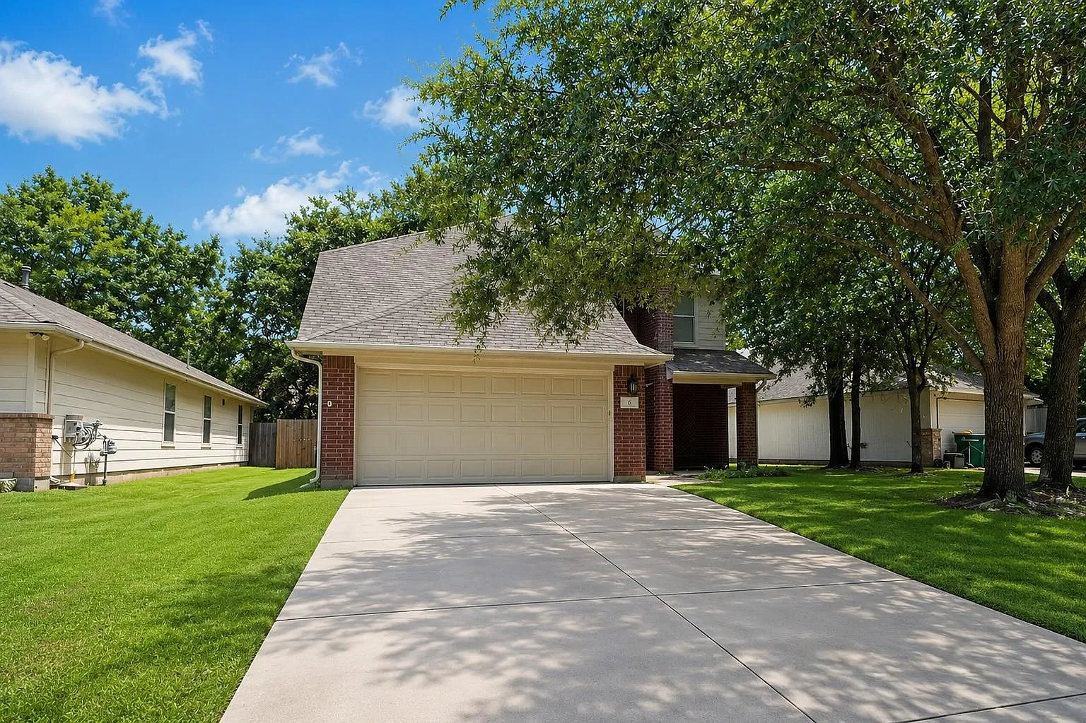 4 bed, 2.5 bath, 2110 sqft, $2,000 — Photo 4