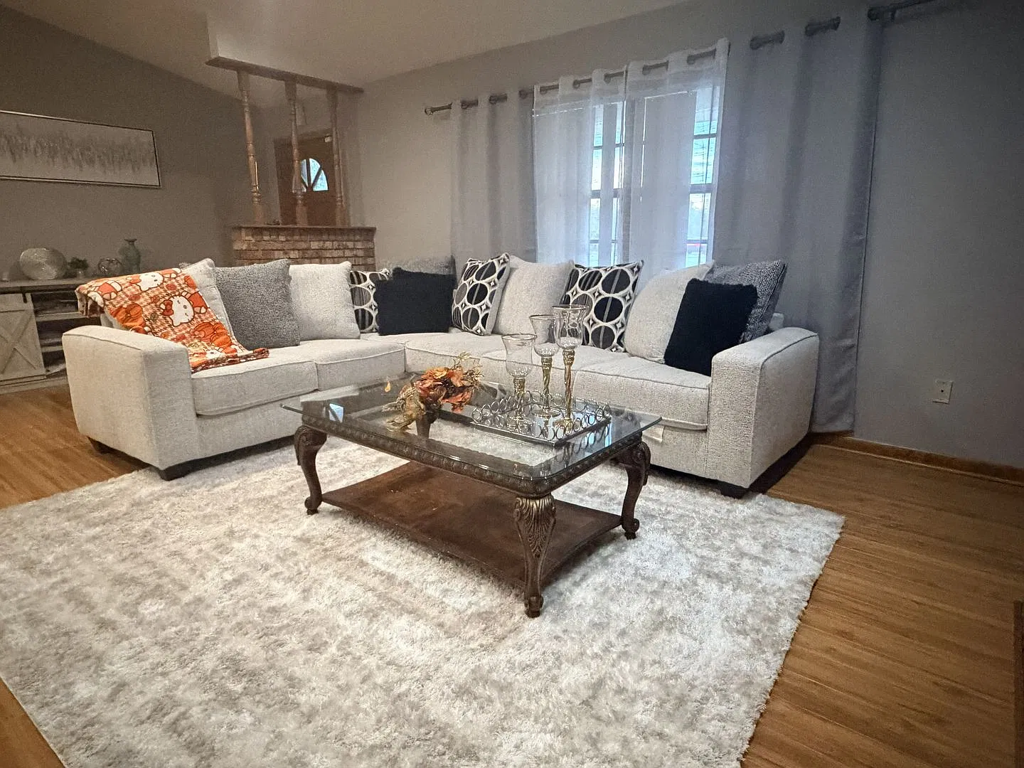 Spacious 3 Br 2 Bath Home With Added Air Conditioned Space In Garage — Photo 2