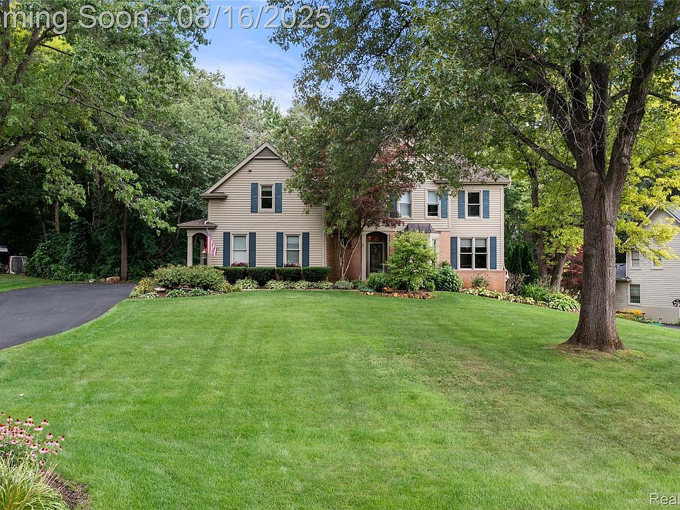7085 Hickory Hollow Cir, Clarkston, MI 48348 | MLS