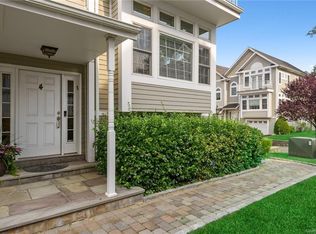 4 Arbor Gln #9, New Rochelle, NY 10801
