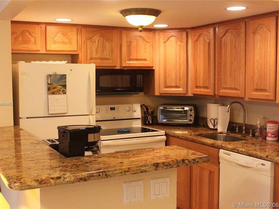 1st image of 189 Lyndhurst M #189