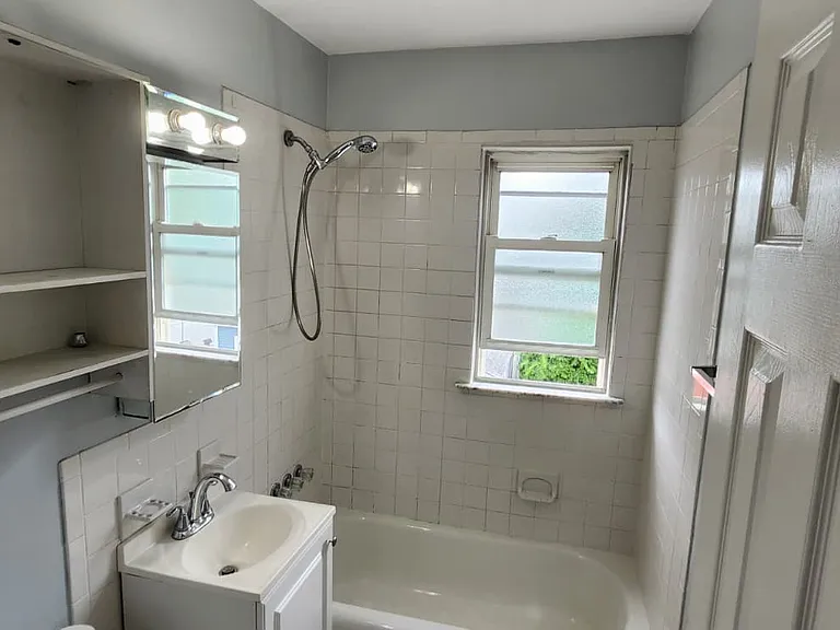 512 Rosewood Ter #2 — Photo 8