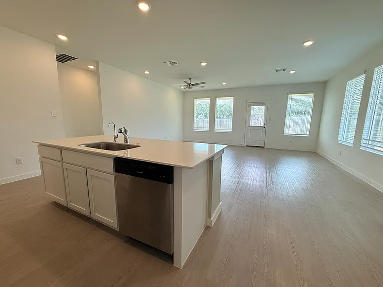 31979 Rustle Pkwy — Photo 12