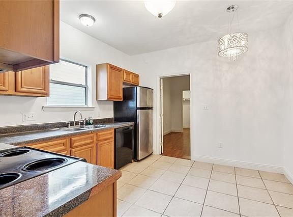 3rd image of 533 S Murat St