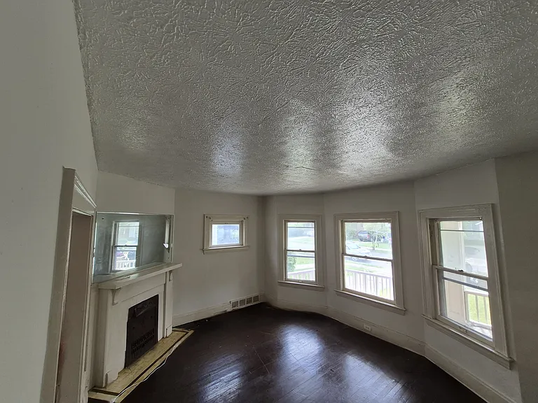 3333 E 125th St #1 — Photo 2