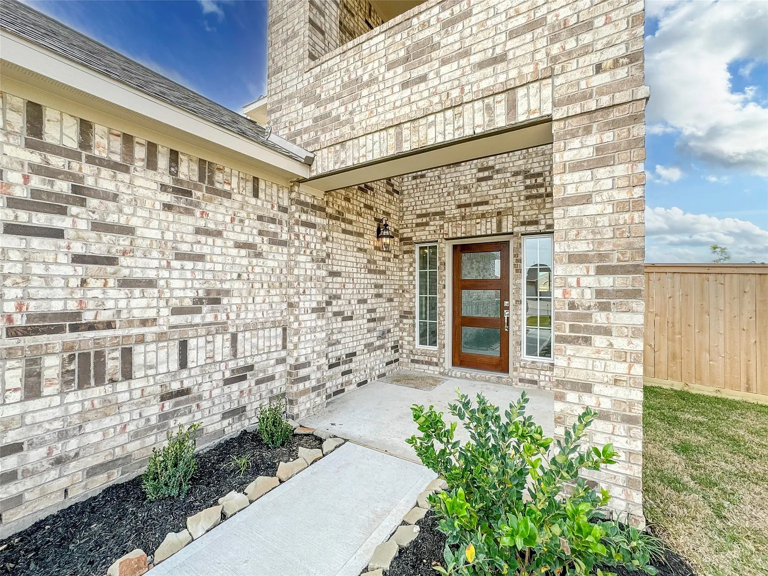 4 bed, 3.0 bath, 2285 sqft, $2,600 — Photo 4