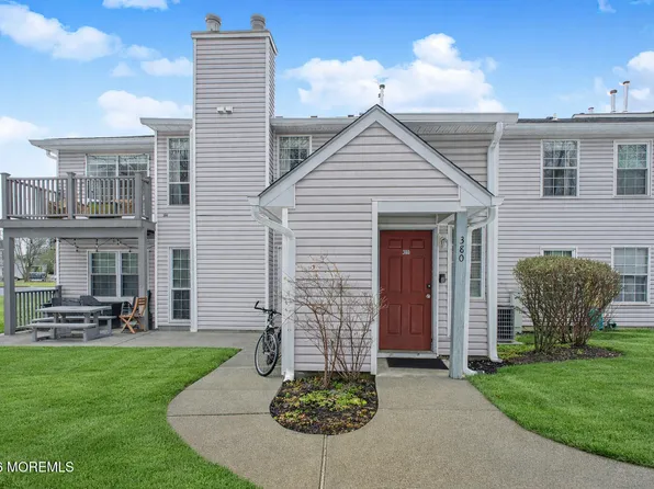 380 Hampton Place, Morganville, NJ 07751