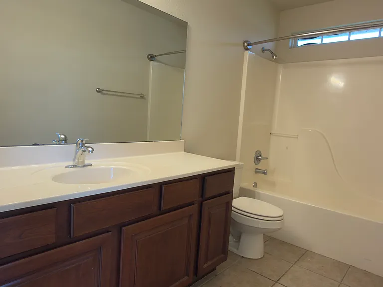 1505 Elington St — Photo 9