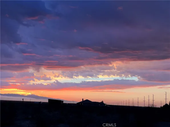 3 Del Oro Rd, Apple Valley, CA 92308