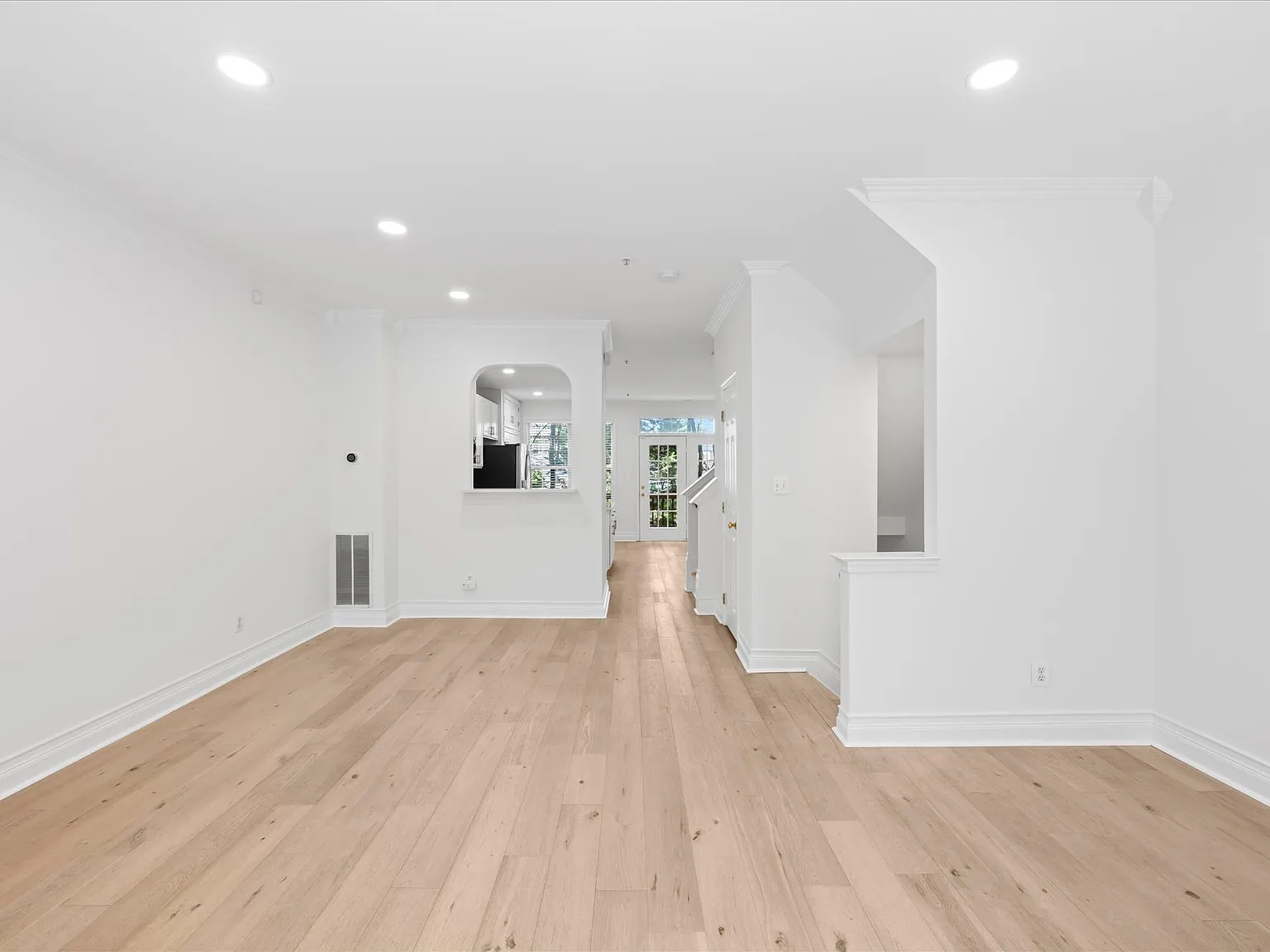 3 bed, 2.5 bath, 2296 sqft, $4,500 — Photo 4