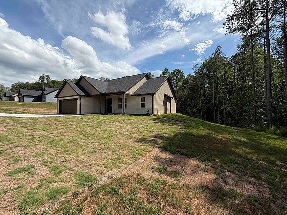 3rd image of 173 Susans Rd
