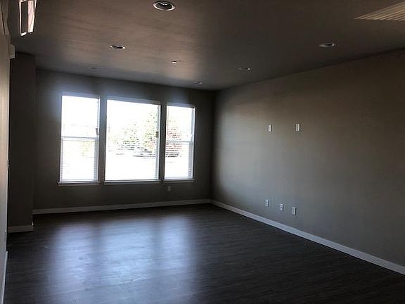 4th image of 17825 22nd Ave E