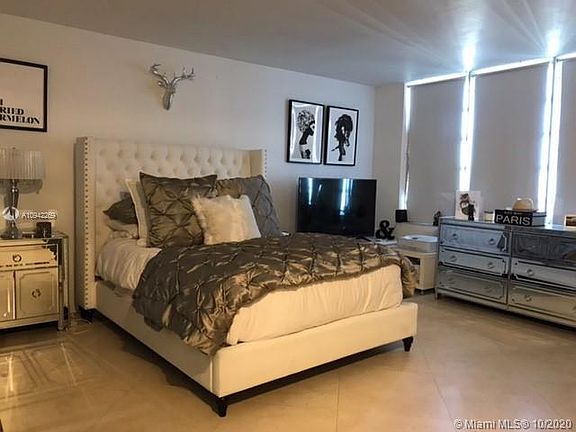 5th image of 1000 West Ave APT 1401