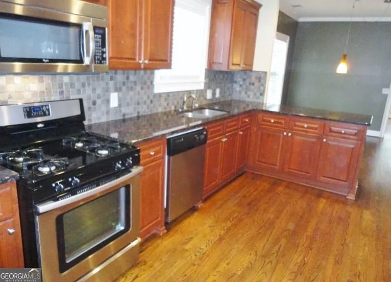 49 Leslie St — Photo 21