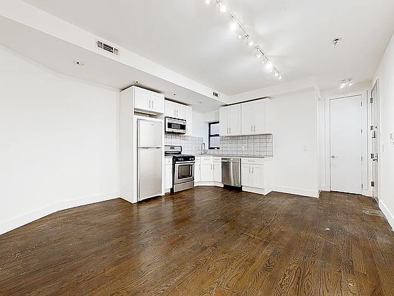 3rd image of 29 Brooklyn Ave APT 5B