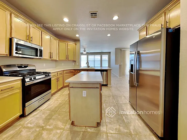 255 Palmarosa St — Photo 9