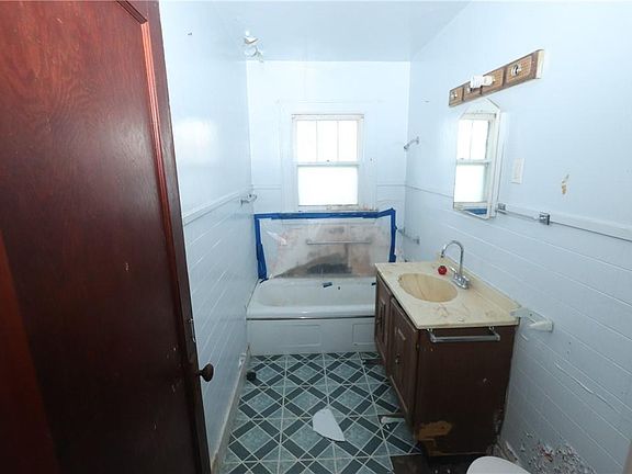 5th image of 419 N Charles St