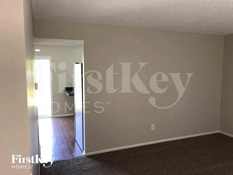 1221 Crossbrook Blvd — Photo 7