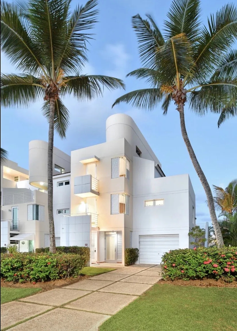 4 bed, 4.5 bath, 3000 sqft, $8,900 — Photo 1