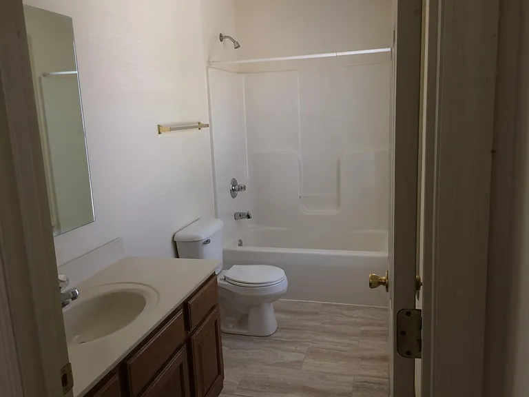 1168 Ashford Ln — Photo 8
