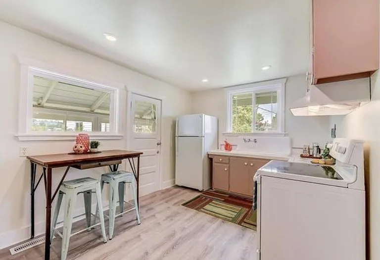 921 Highland Ave — Photo 7