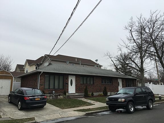 3rd image of 35 Albourne Ave E