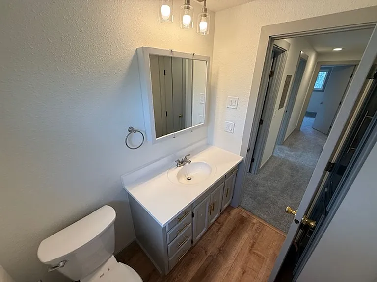 720 NW Walnut Blvd — Photo 2
