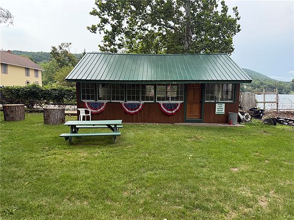 5th image of 28 Vine Valley Rd