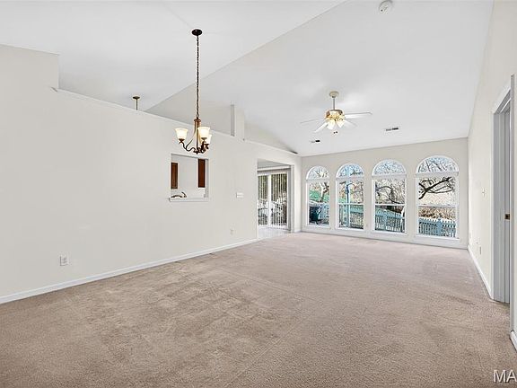 3rd image of 933 Blumhoff Ave