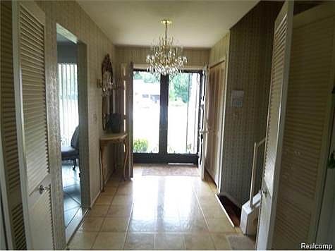 5th image of 38684 Meadowlawn St