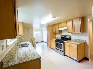 715 S Beech Apt 1- First Floor Close to Shops and Restaurants for July 1, 2026, Syracuse, NY 13210