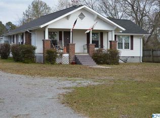 32 Lindler St, Eva, AL 35621