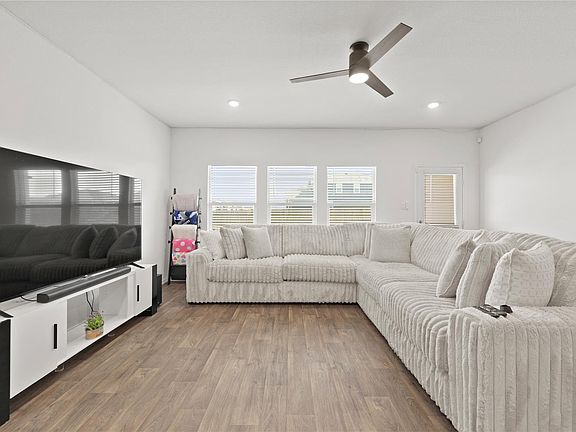 5th image of 790 Arnold Loop