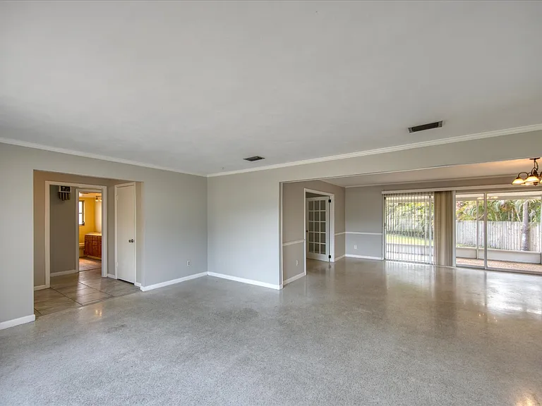 1901 Dolphin Dr — Photo 6