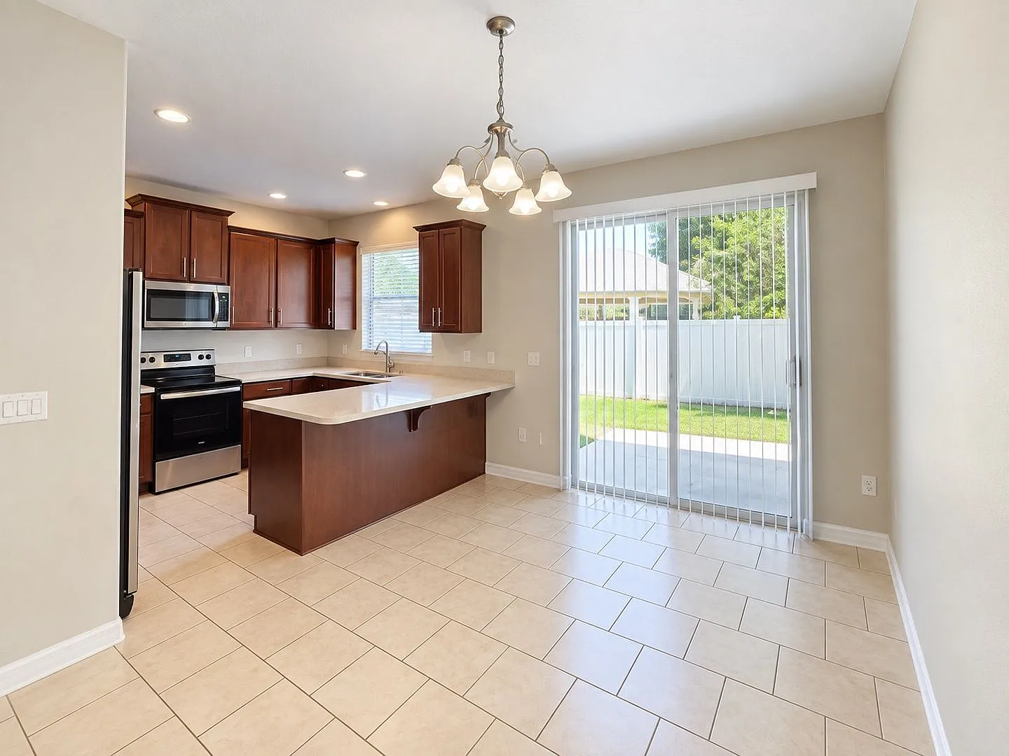 3 bed, 2.5 bath, 1601 sqft, $2,295 — Photo 4