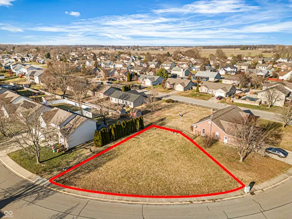 6122 Prairie Stream Way, Columbus, IN 47203