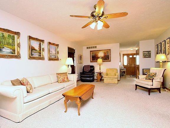 4th image of 220 Park Place Dr