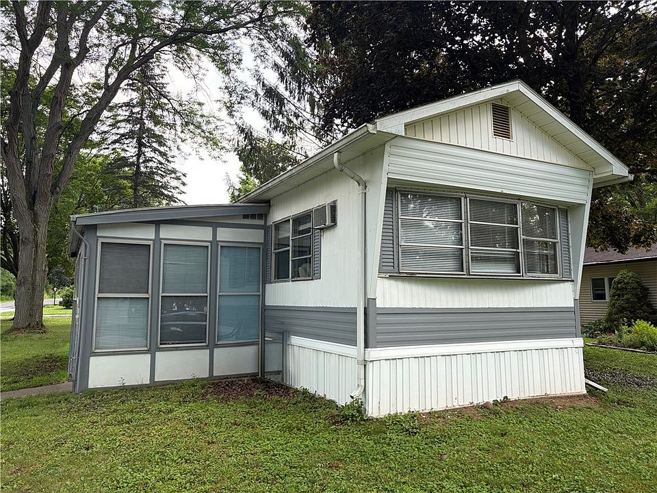 1st image of 15 Lakewood Vlg