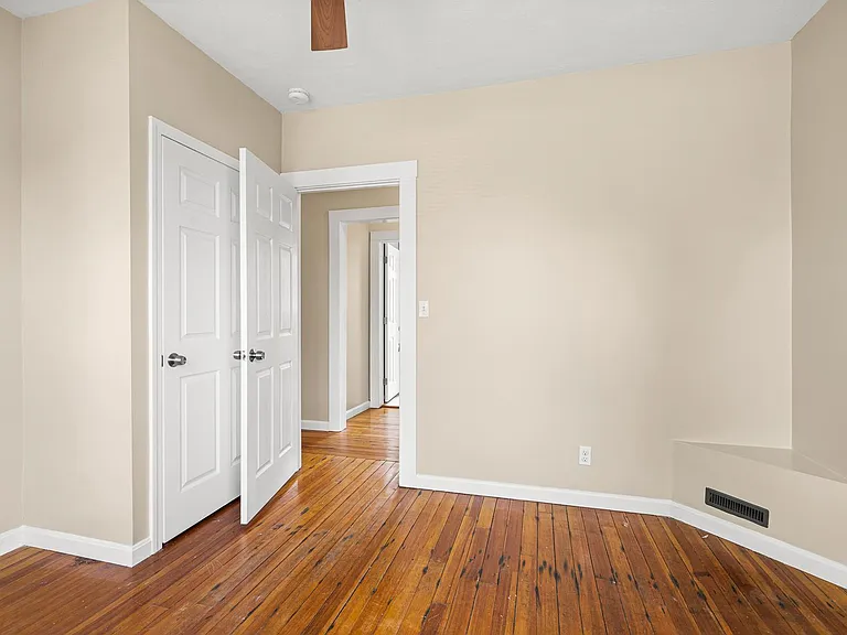 18 Saint Clair St #3 — Photo 16