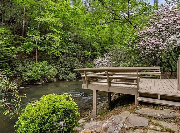 4th image of 61 River Bend Ct