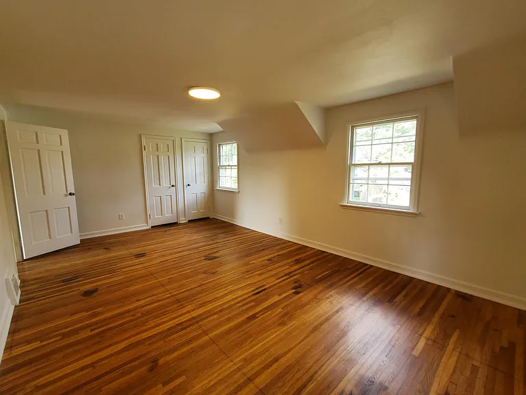 2722 Thompson Ave — Photo 20