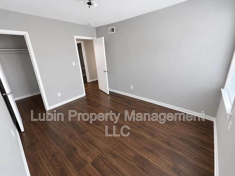 2 bed, 1.0 bath, $895 — Photo 3
