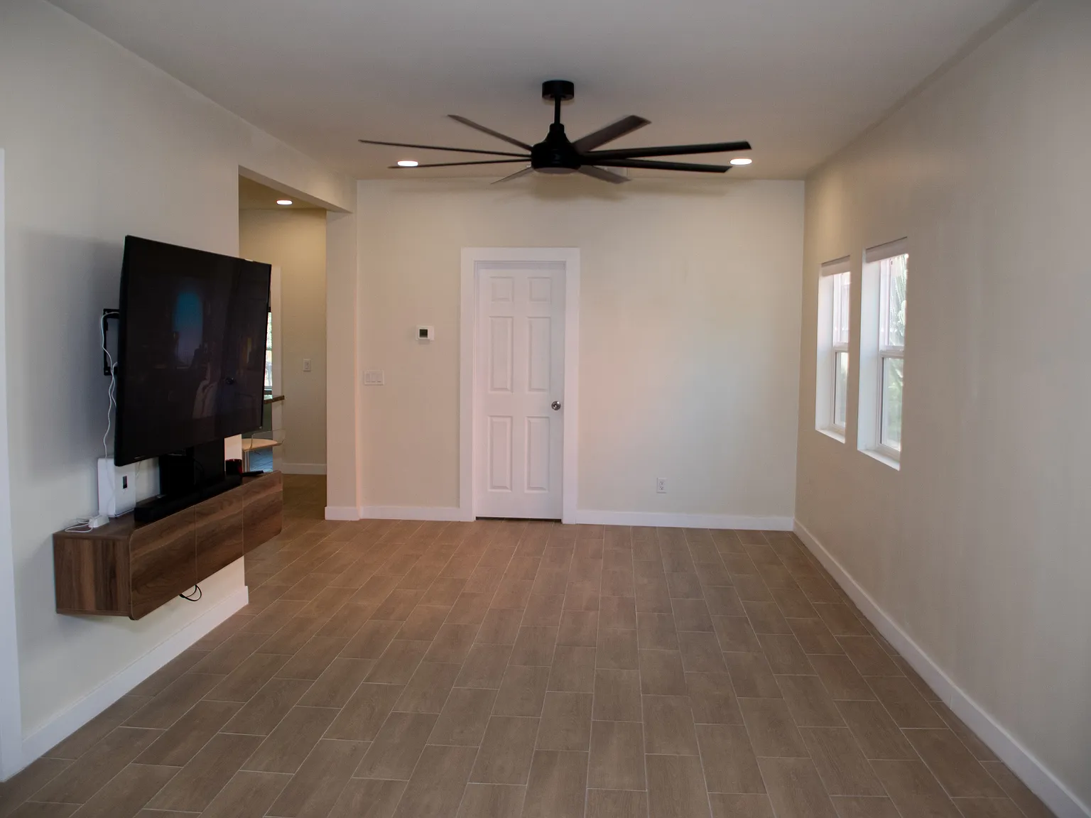 2 bed, 1081 sqft, $2,000 — Photo 3