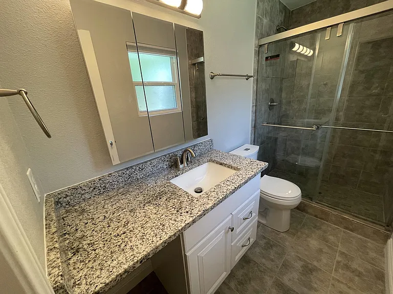 309 NE Murphy Rd — Photo 13