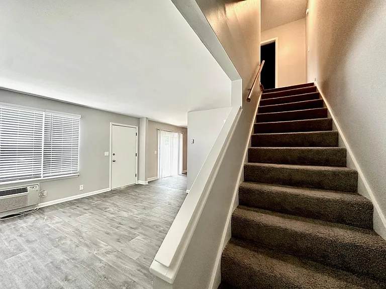 Franklin Manor Apartments — Photo 7