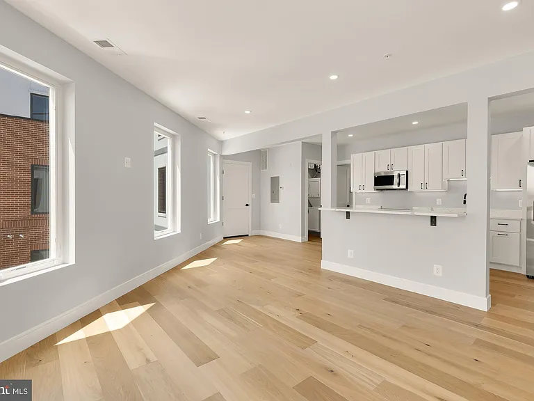 3215 Mount Pleasant St NW #201 — Photo 11