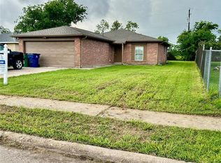 228 Austin St, Angleton, TX 77515