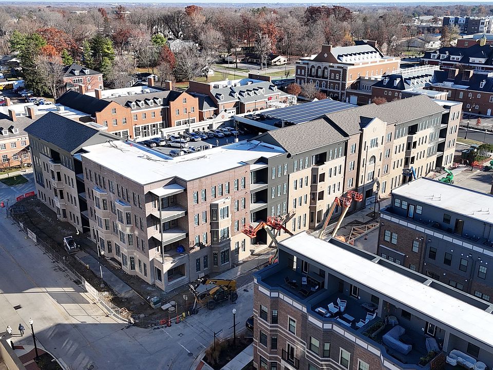 2nd image of 925 Veterans Way #203
